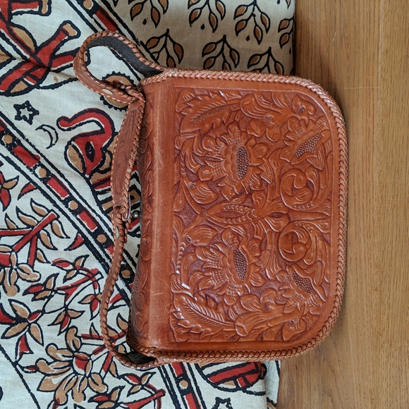 Vintage Tooled Leather Purse and Wallet - Picture 4 of 16